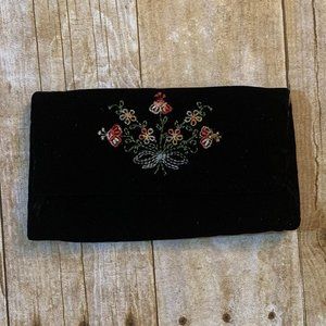 VTG black velvet embroidered clutch